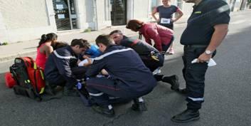 Charente : un automobiliste frappe le signaleur dune course cycliste